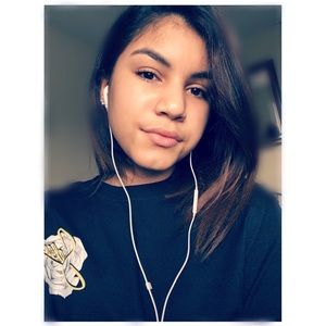 Meet your Posher, Kiona